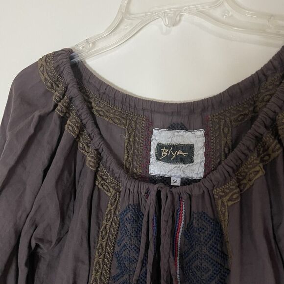 BIYA Johnny Was Mauve gray aztec embroidered knit blouse top size Small - Picture 4 of 5